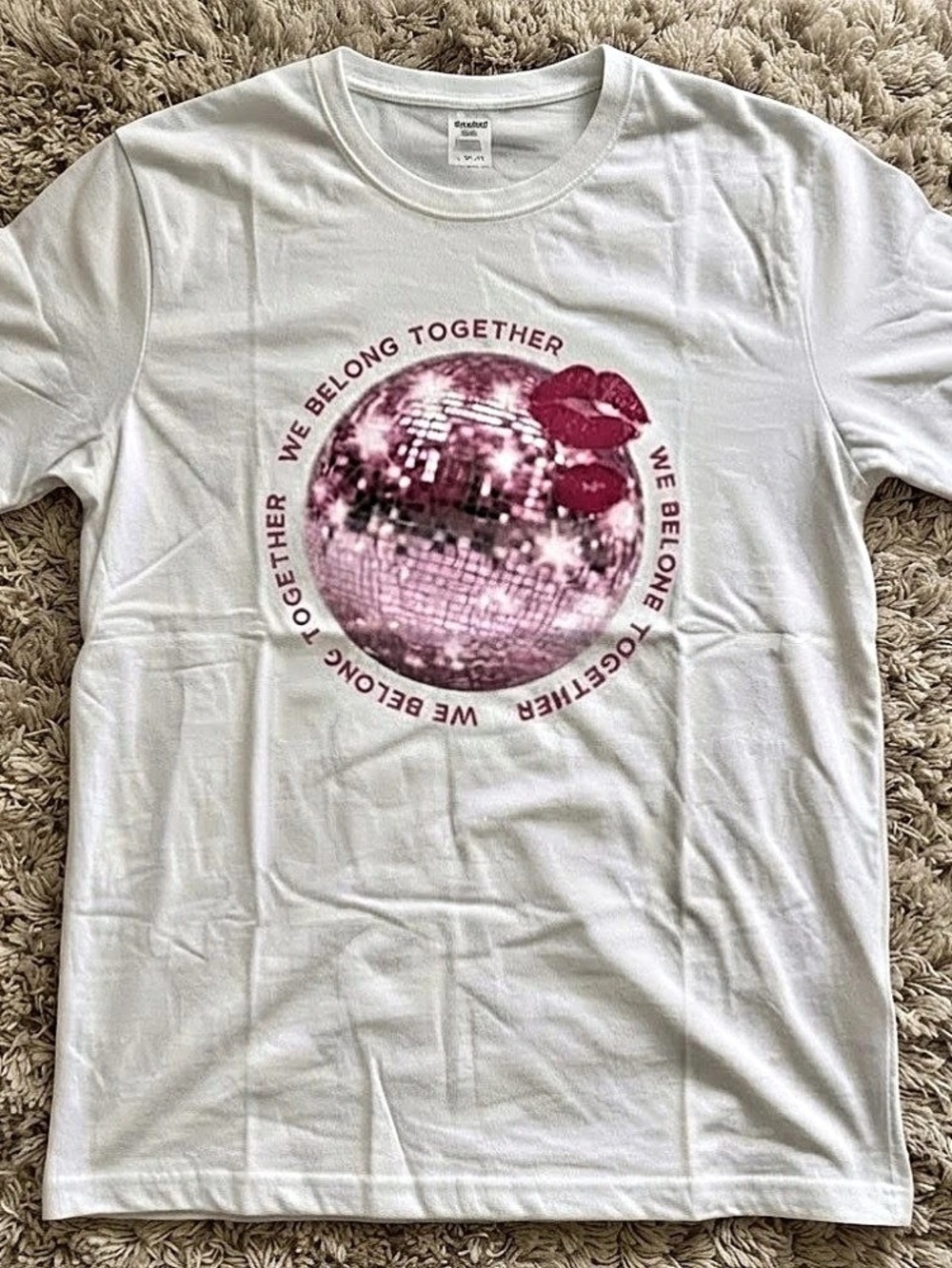 Gildan Heavy Cotton T-Shirt Graphic Tee White & Pink Small